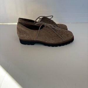 Earthies by earth Santana taupe wingtip lace oxfords